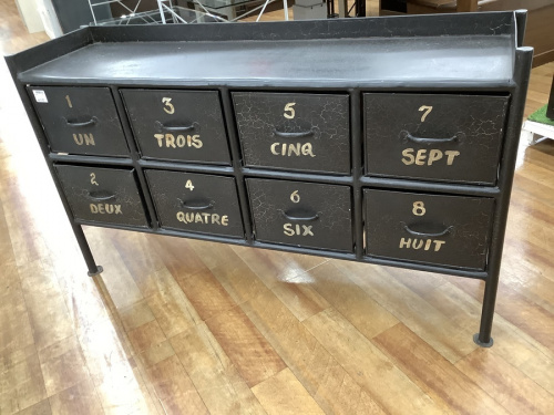 収納家具のチェスト