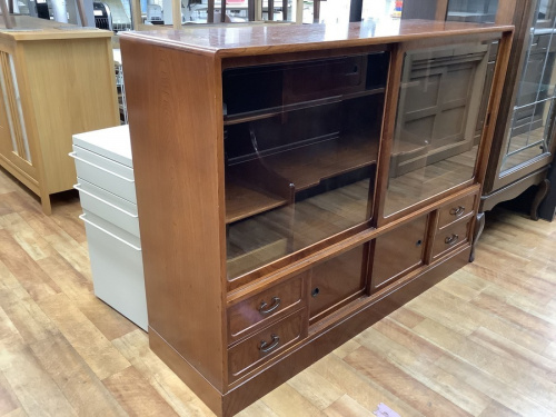 家具のカップボード・食器棚