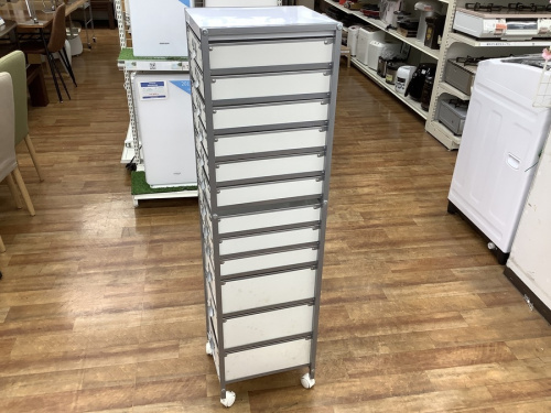 収納家具の多段チェスト