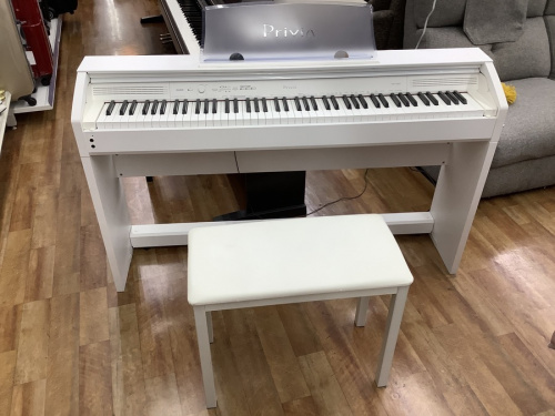 楽器の電子ピアノ