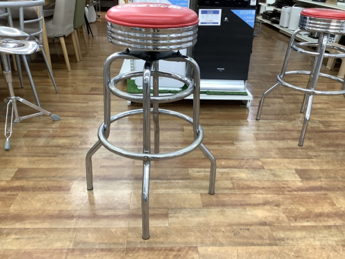 カウンターチェアーのコカコーラ