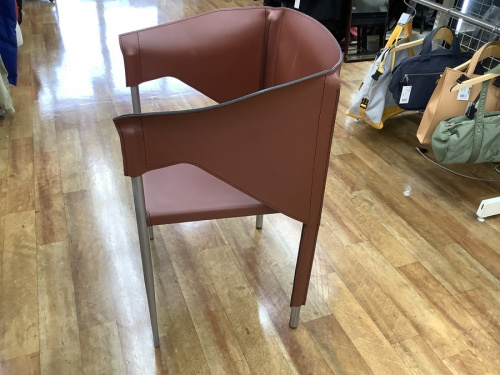 レザーアームチェアのarrben italy