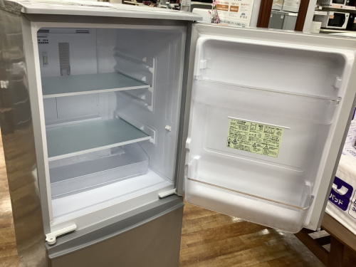 2ドア冷蔵庫のSHARP