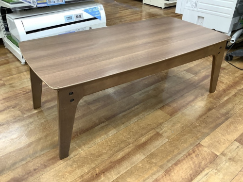 生活家具のテーブル