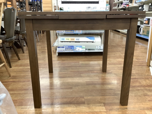 テーブルのダイニング