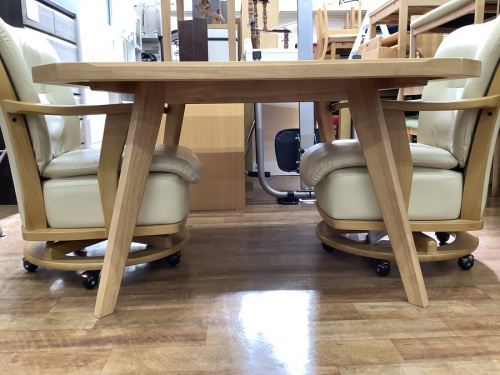 テーブルのダイニング