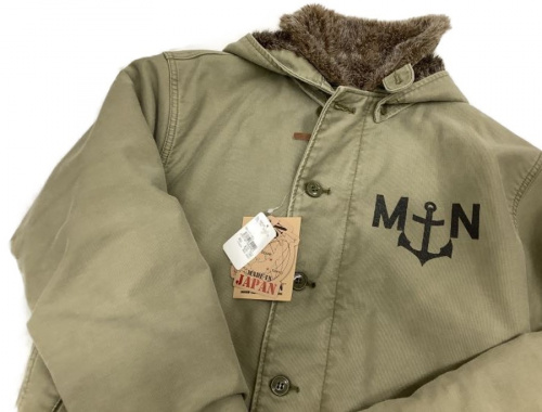 トップスのアウター