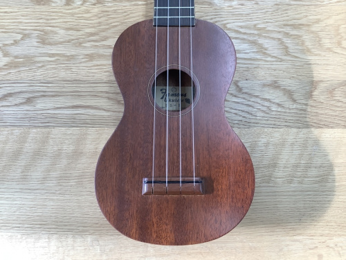 ウクレレのFamous フェイマス