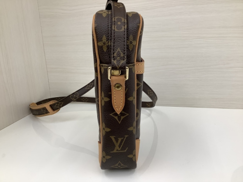 モノグラムのショルダーバッグ