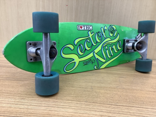 家具のテーブル