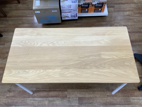 テーブルのシステムデスク