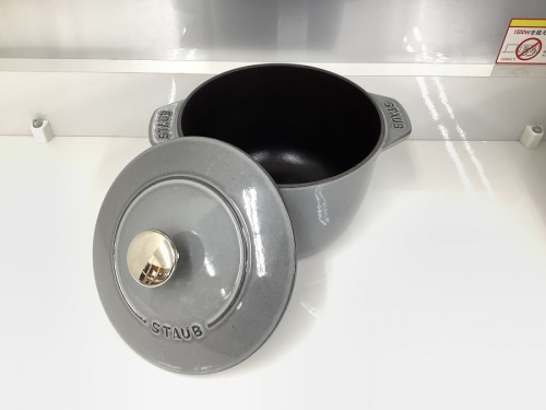 プレートのSTAUB