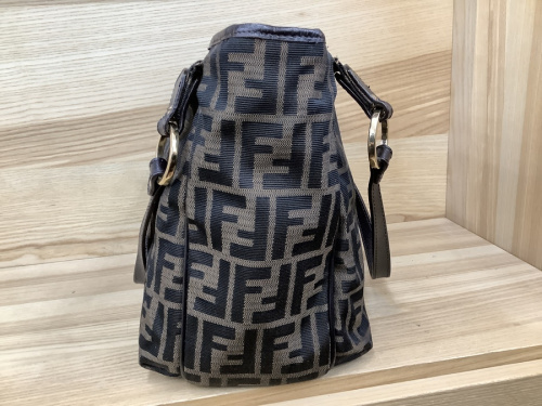 バッグのショルダーバッグ