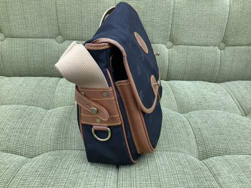 バッグのショルダーバッグ