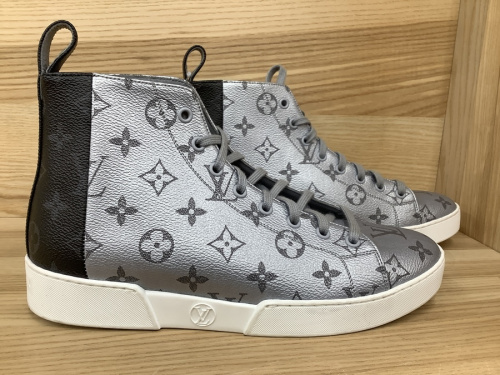 LOUIS VUITTONのバッグ　ブランド