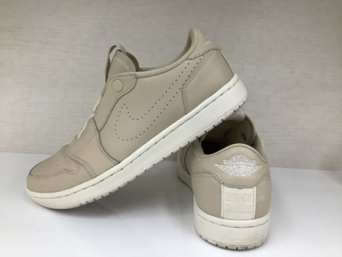 靴のスニーカー