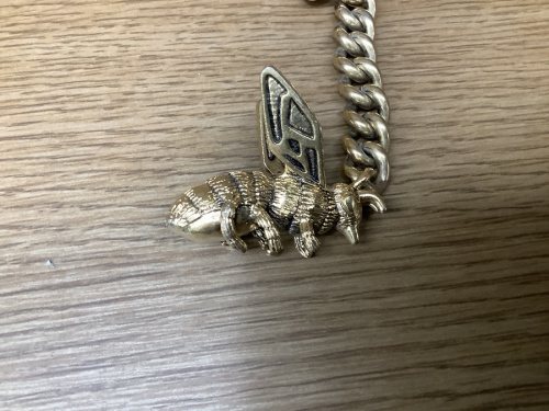 GUCCIのウォレットチェーン