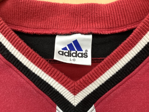 スウェットのadidas