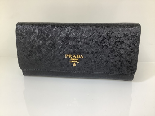 PRADAの長財布