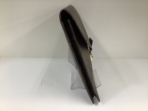 モノグラムのクラッチバック