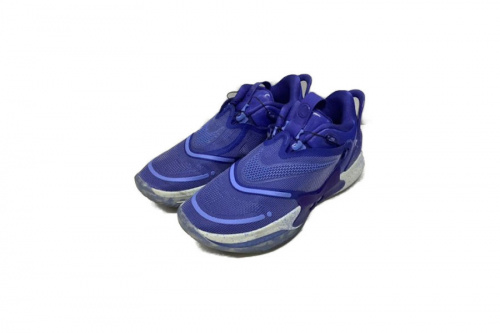 スニーカーのハイカットスニーカー