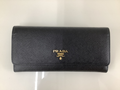 PRADAの長財布