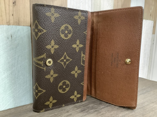 2つ折り財布のLOUIS VUITTON