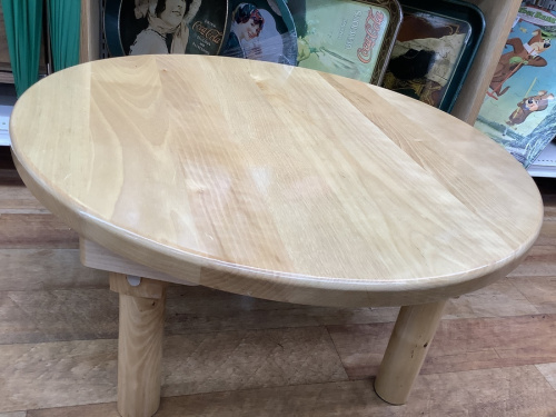 生活家具のテーブル