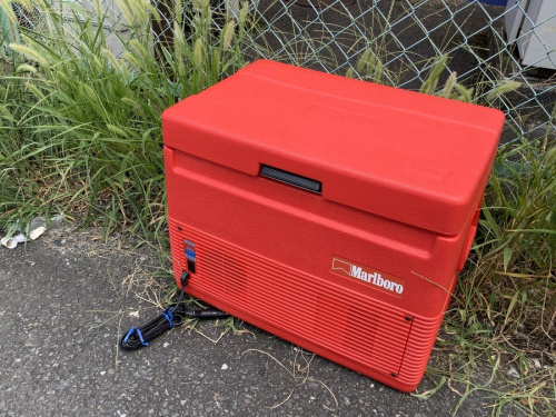 アウトドア用品のクーラーボックス