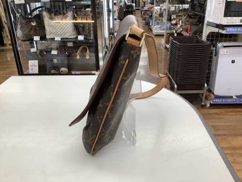 ショルダーバッグのLOUIS VUITTON