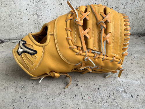 野球グローブのMIZUNO　ミズノ