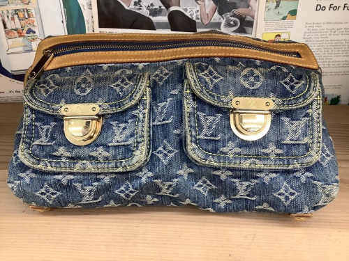 バッグのショルダーバッグ