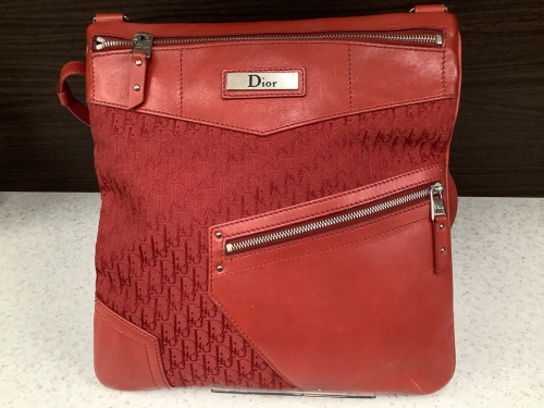 バッグのショルダーバッグ