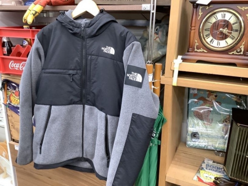 パーカーのデナリフーディージャケット