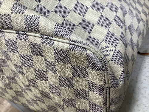 トートバッグのLOUIS VUITTON