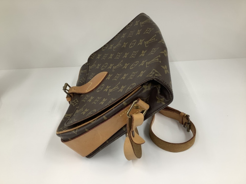 ショルダーバッグのLOUIS VUITTON