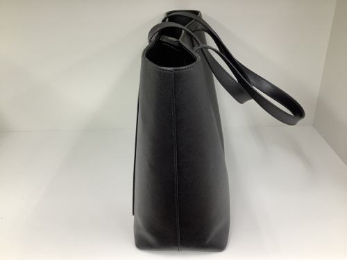 トートバッグのPRADA