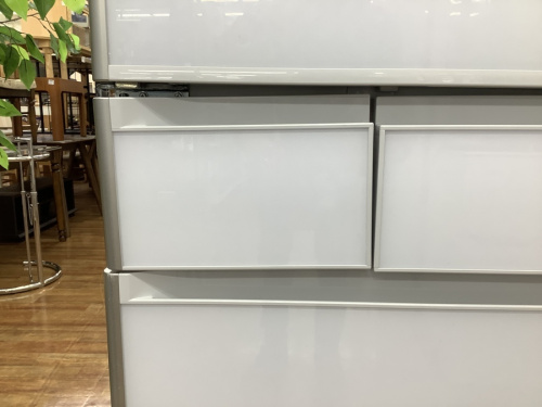 HITACHIの5ドア冷蔵庫