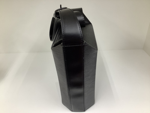 ショルダーバッグのLOUIS VUITTON