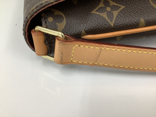 ショルダーバッグのLOUIS VUITTON