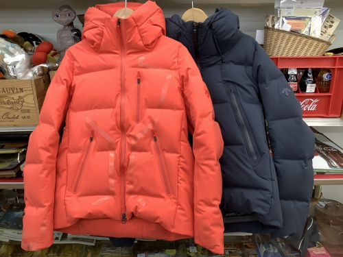 トップスのダウンジャケット