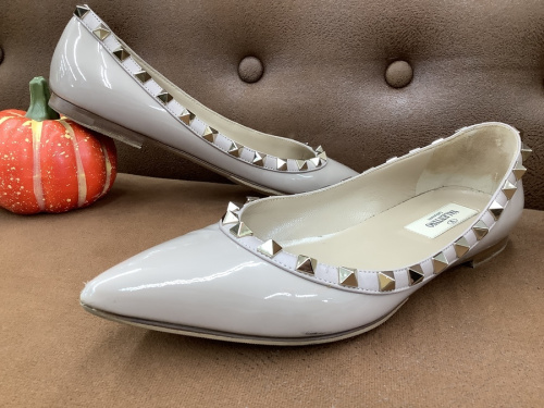 ブランド・ラグジュアリーのロックスタッズ