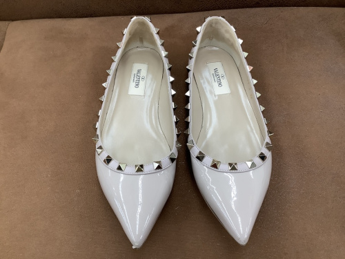 ロックスタッズのパンプス