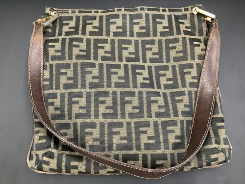 ショルダーバッグのFENDI