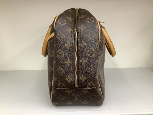 モノグラムのLOUIS VUITTON