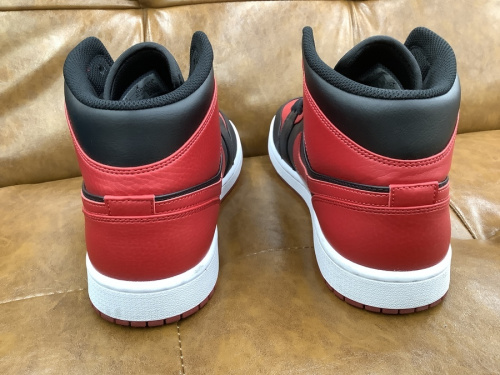 エアジョーダン1ミッドのNIKE