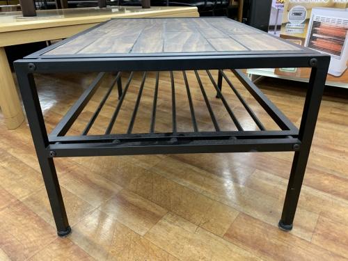 収納家具のローテーブル