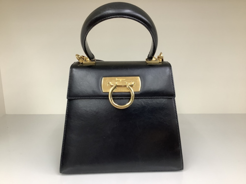ショルダーバッグのSalvatore Ferragamo(サルヴァトーレフェラガモ)