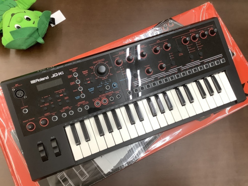 楽器のシンセサイザー