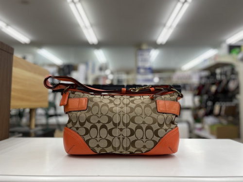 バッグのショルダーバッグ